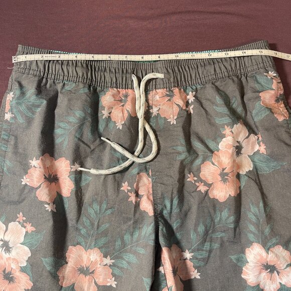 Goodfellow & Co. Men's Swim Trucks Tropical Gray & Pink Floral - Size Medium - Picture 2 of 5